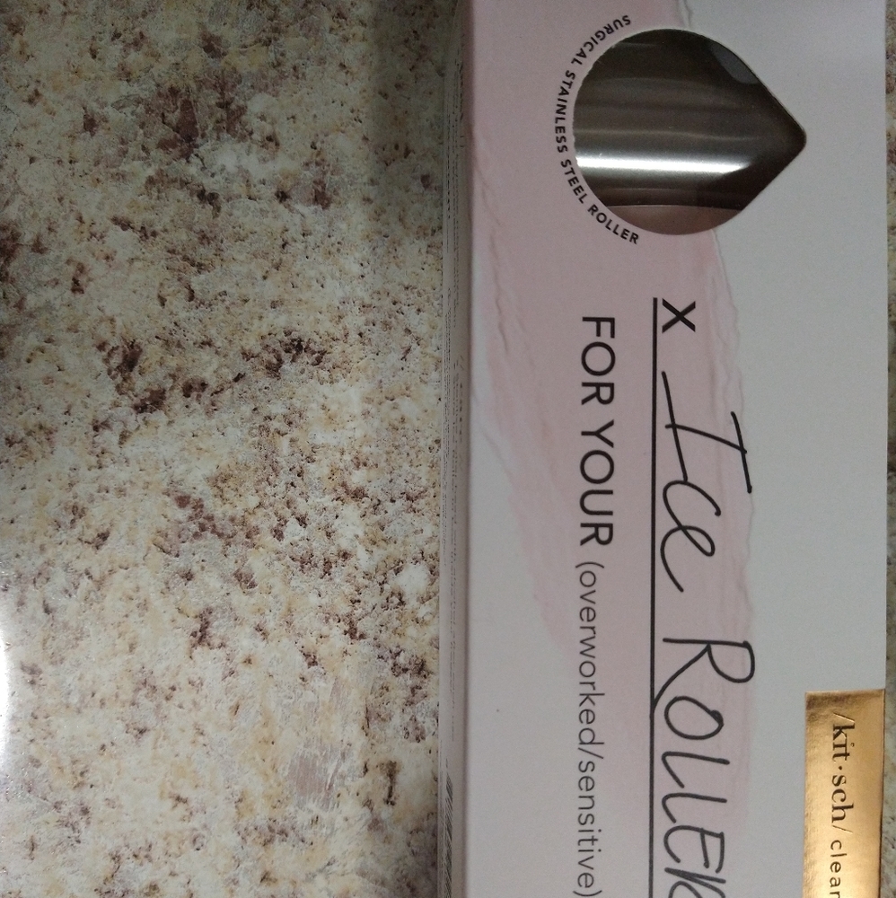 Face ice roller by Kitsch